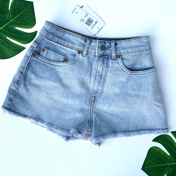 🔥ROXY Kissing The Swell Denim Shorts🔥 - Picture 2 of 10